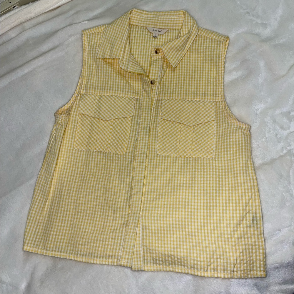 Cropped sleeve, white and yellow gingham button down top